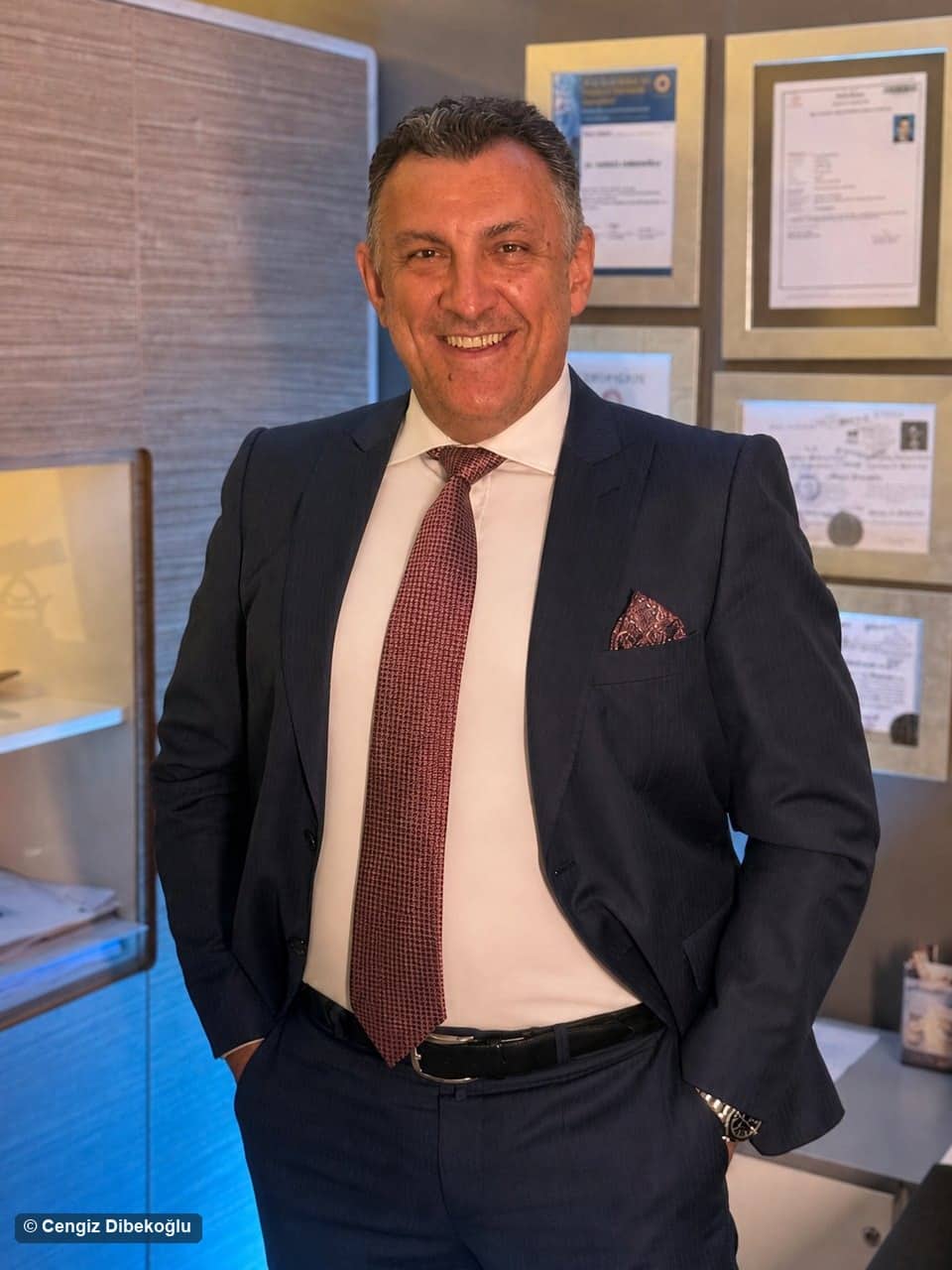 Doç. Dr. Cengiz Dibekoğlu — profesyonel portre